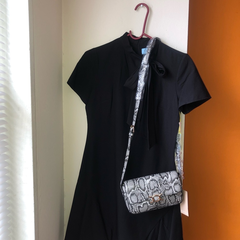 2 fer NWT Women's Black Short-Sleeve Bow Neck Dress and bag. - Picture 4 of 5